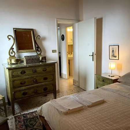 Attico Con Terrazzo Panoramico A 200 Mt Dal Duomo Apartment *